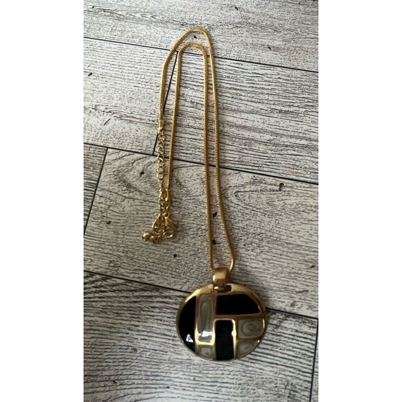 Vintage Gold Tone Enameled Pendant Necklace Grey/Black 10" Lobster Clasp - Picture 1 of 6